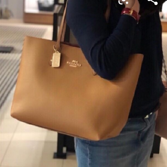 COACH TOWN TOTE + FREE GIFT - Picture 6 of 7